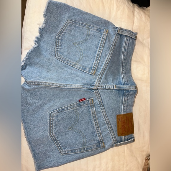 Levi Shorts - Picture 6 of 12